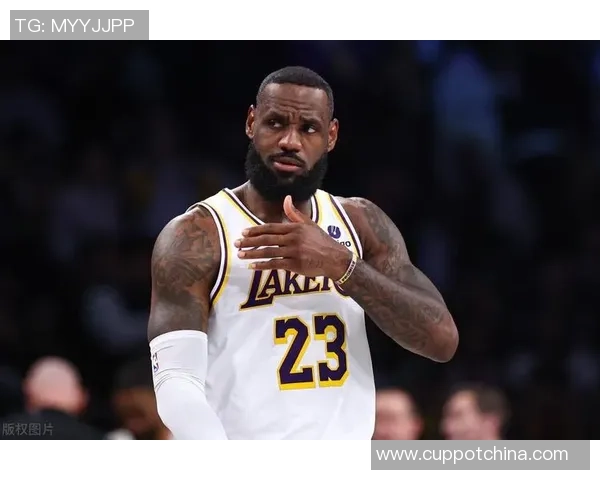 詹姆斯的传奇之路：从天赋少年到NBA历史巨星的成长历程
